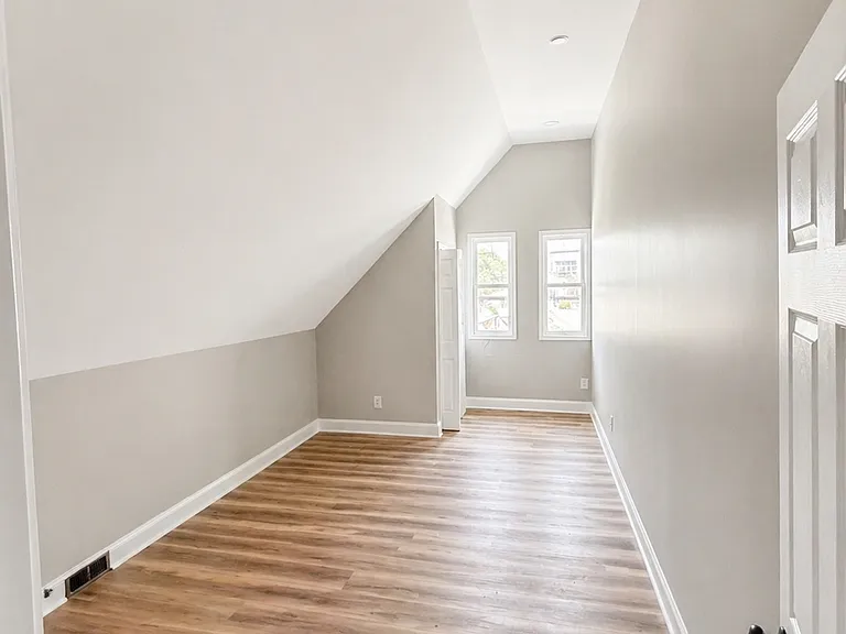 33-35 Clark Pl — Photo 3
