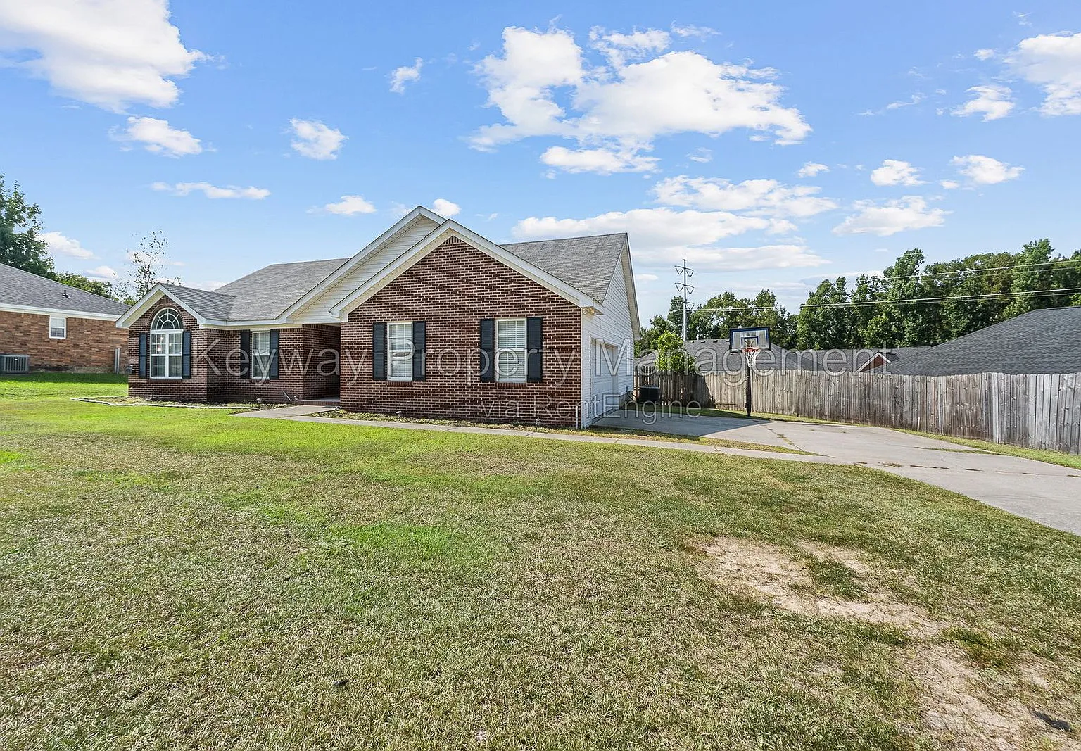 3 bed, 2.0 bath, 1477 sqft, $1,595 — Photo 2