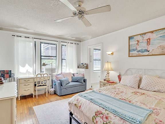3rd image of 141 Englewood Ave APT 23