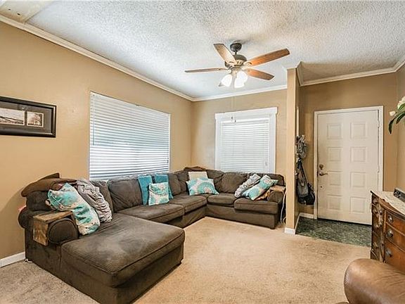 4th image of 207 W Emily St