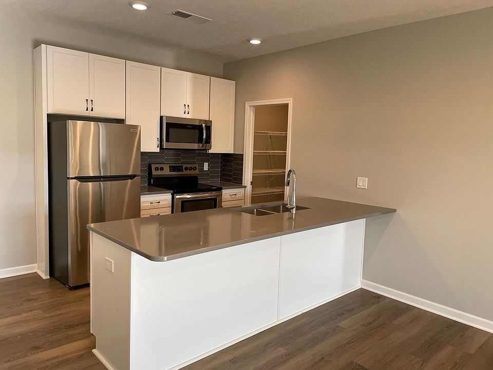 2nd image of 18743 Oakmont Dr #202