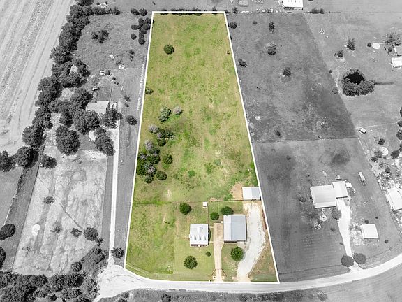 3rd image of 560 Meadow Ln