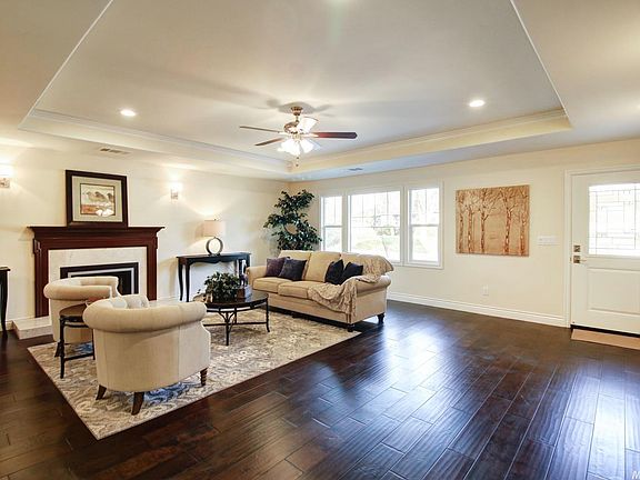 4th image of 1461 El Tejon Way