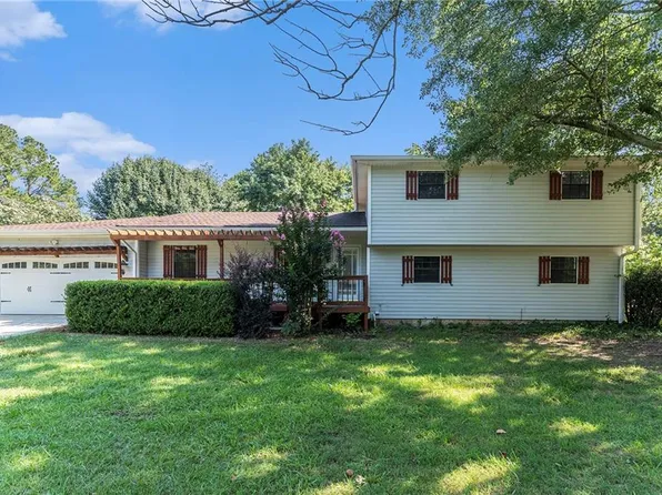 1608 Drakes Dr, Jonesboro, GA 30236