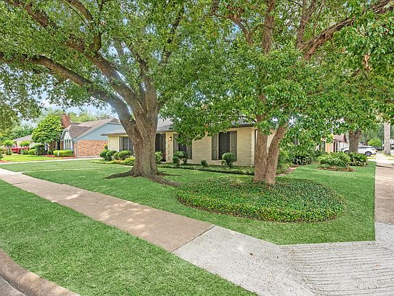 3rd image of 4002 Cujanes St