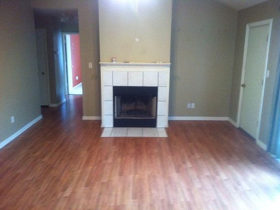 4th image of 2908 Newport Ave