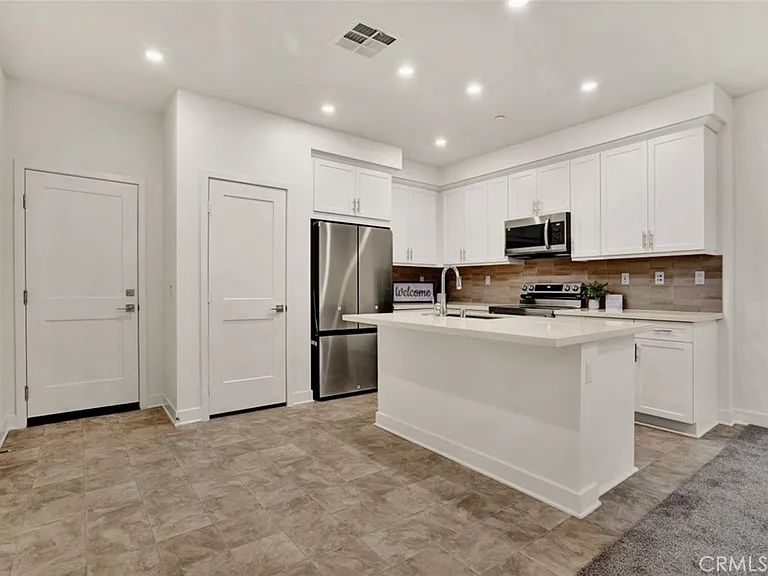 325 Hazel Rancho — Photo 3