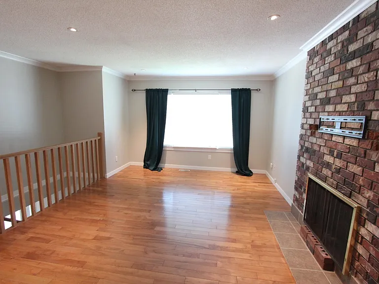 2160 Laurier Ave — Photo 10