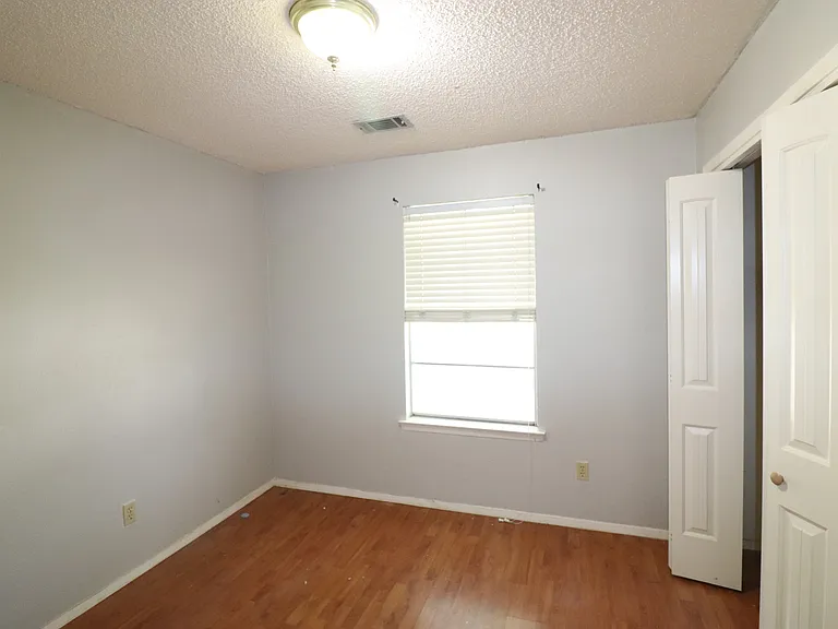 7340 Folkstone Dr — Photo 6