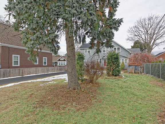 5th image of 35 Washington Ave