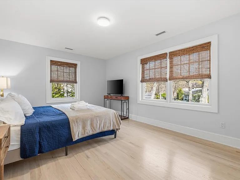 49 Beach Ave — Photo 35