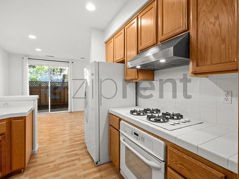 6325 Bray Ct — Photo 11
