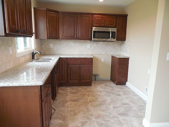 5th image of 11065 Chadsey Dr