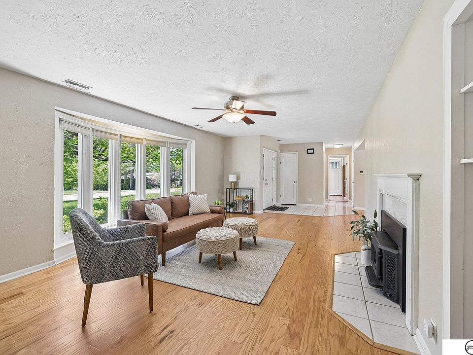 1st image of 940 S Cotner Blvd