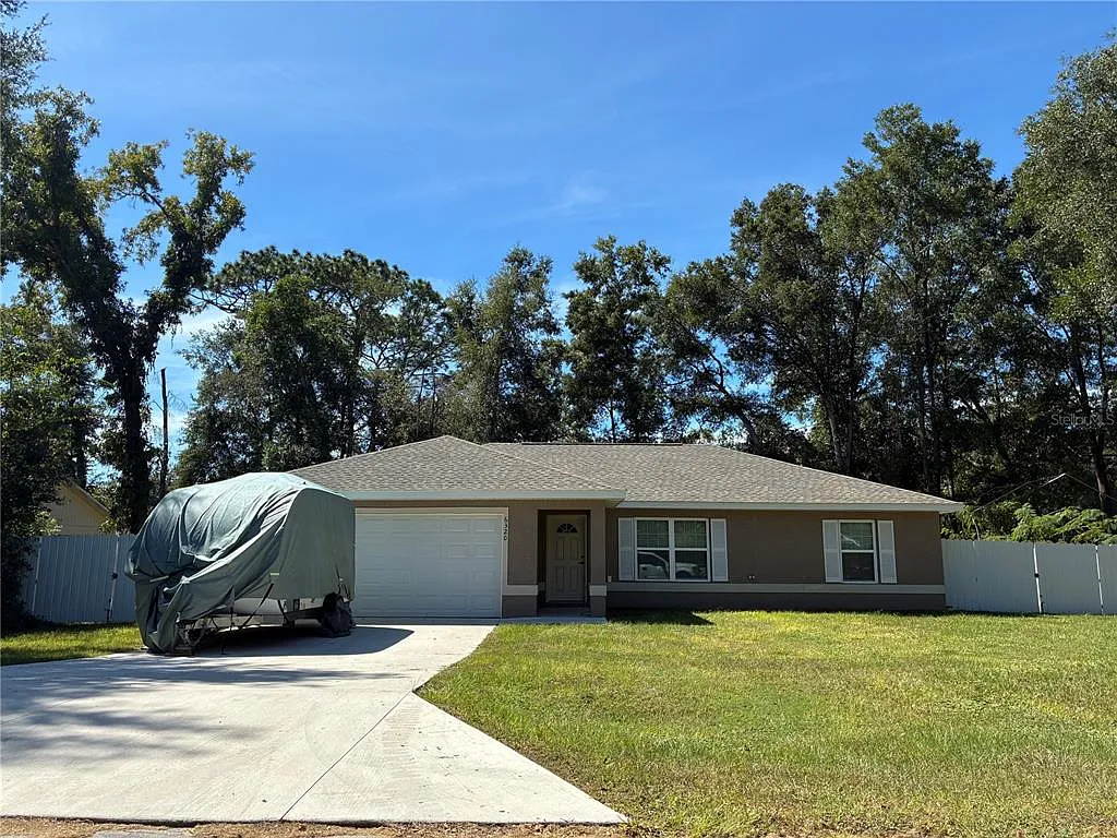 3 bed, 2.0 bath, 1332 sqft, $1,900 — Photo 2
