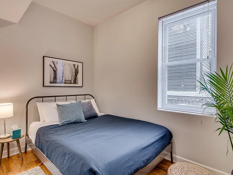 2315 N Greenview Ave #1F — Photo 7