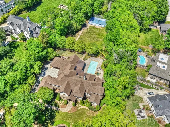 4901 Carmel Park Dr, Charlotte, NC 28226