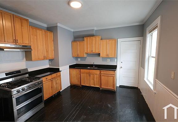 3rd image of 14 Hartwell St #3
