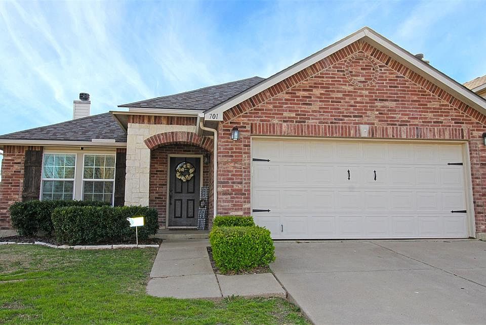 1st image of 701 Crystal Dr