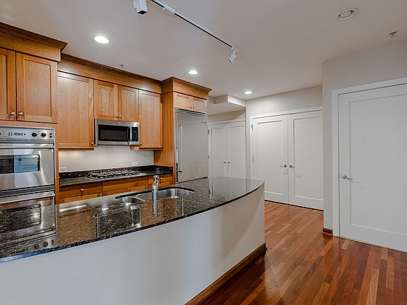 3rd image of 1155 N Dearborn St APT 402