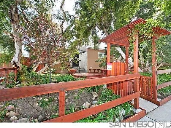 2nd image of 1883 Catalina Blvd
