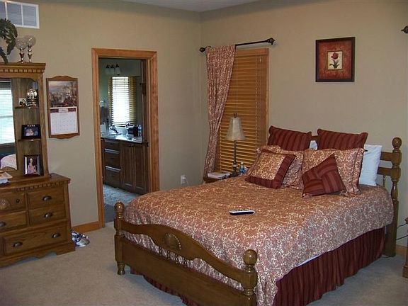 5th image of 226 Madelines Park Cir