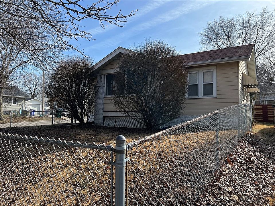 2nd image of 1363 E Lawrence St