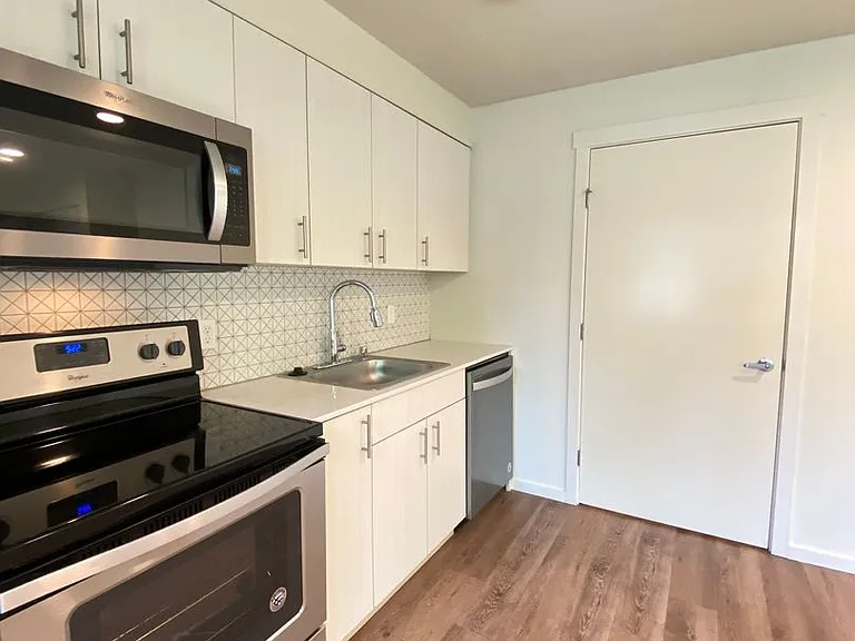 Plaza Apartments — Photo 155