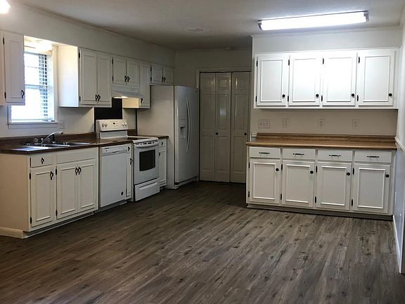 4th image of 1723 Nassau Blvd