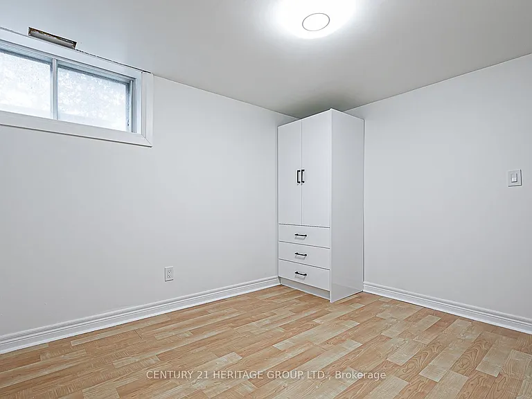 219 Harris Ave #BASEMENT — Photo 14