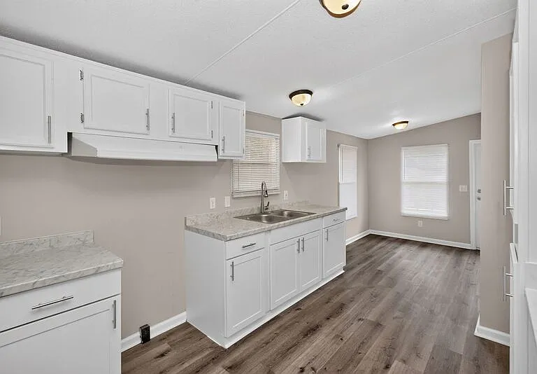 9009 Dorchester Ln — Photo 4