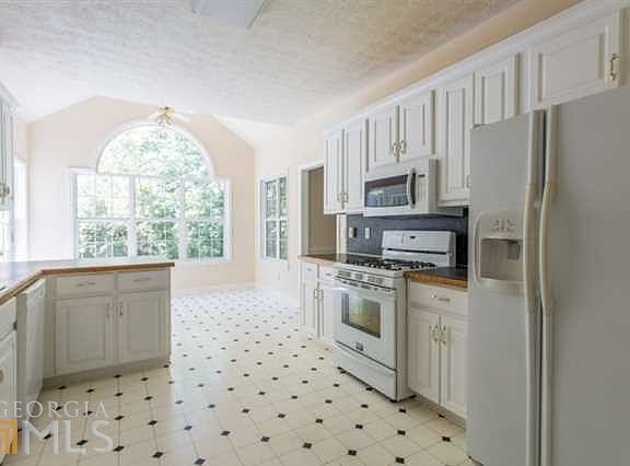 LARGE KITCHEN WITH SEPARATE EAT-IN KITCHEN