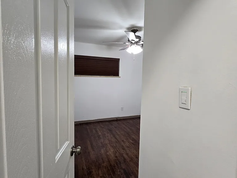 390 S Utica St — Photo 26