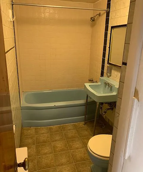 822 W Belmont Ave — Photo 3
