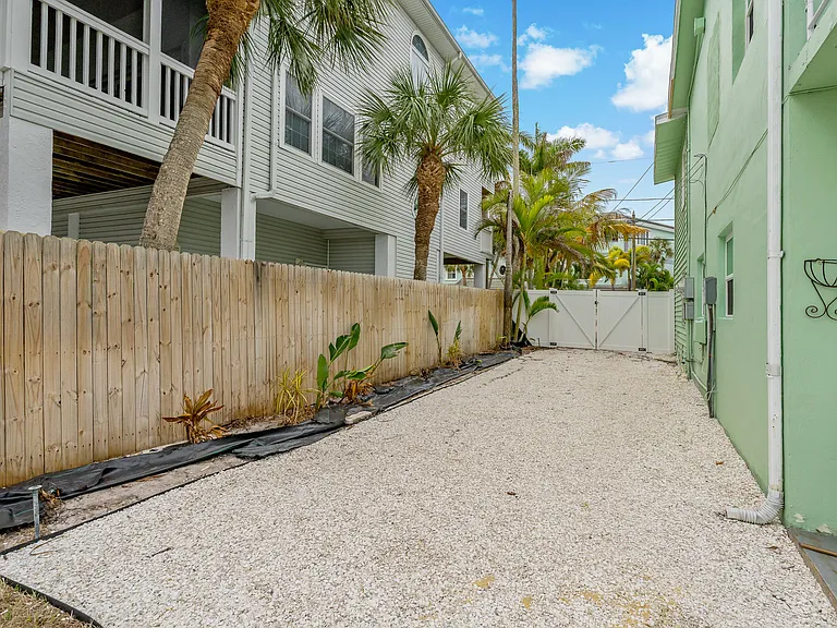 8441 Bayshore Dr #B — Photo 26