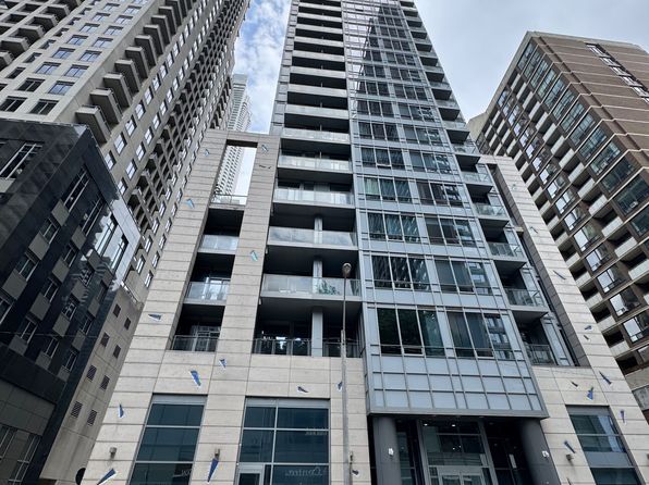21 Balmuto St #1801, Toronto, ON M4Y 1W4