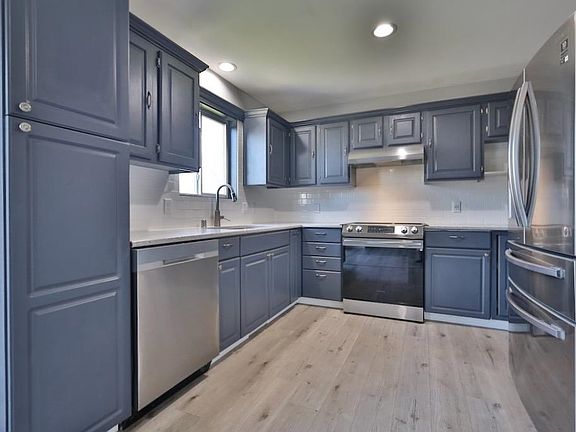 3rd image of 500 Woodstock Cir