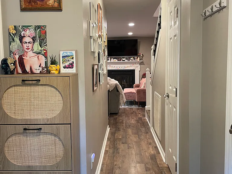 402 Forest Ct — Photo 2