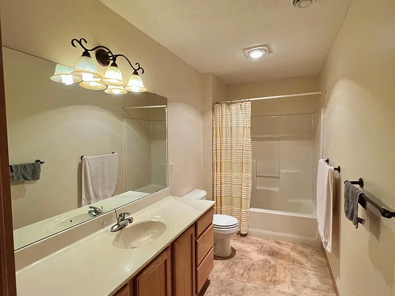 1701 Pheasant Run — Photo 17