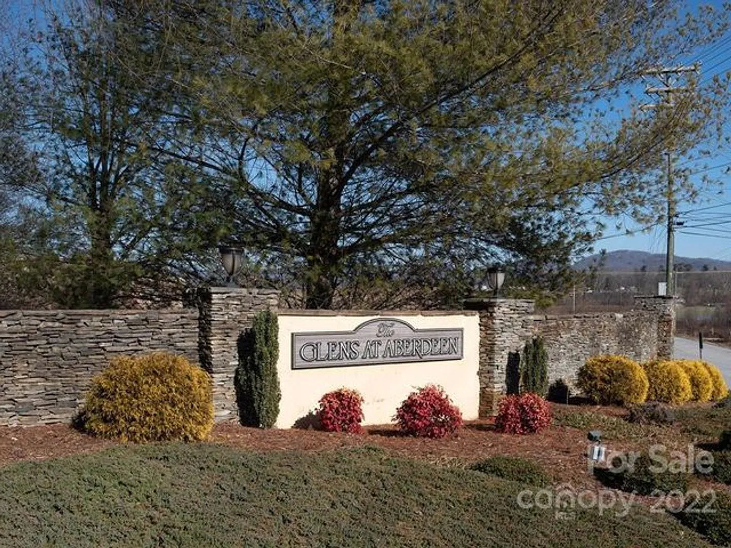 Mills River - Beautiful Townhome with Mountain Views! — Photo 1