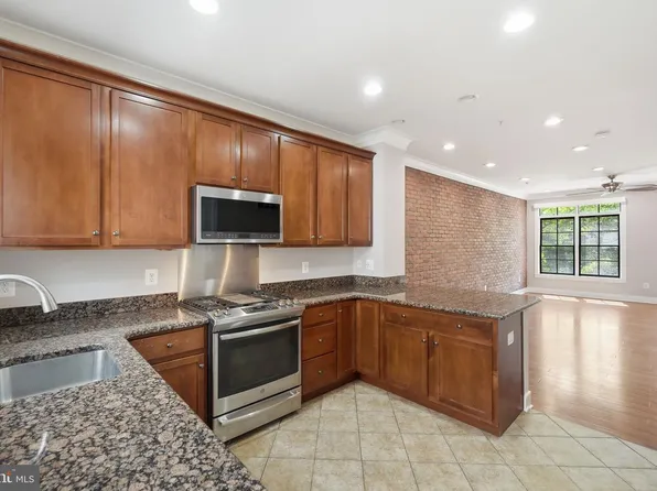 4404 Longfellow St, Hyattsville, MD 20781