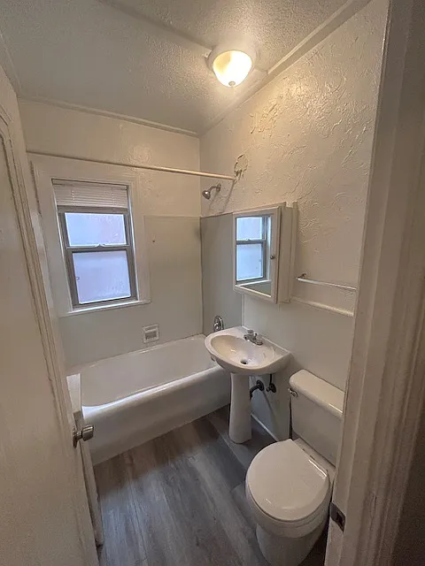 2 bed, 1.0 bath, $995 — Photo 3