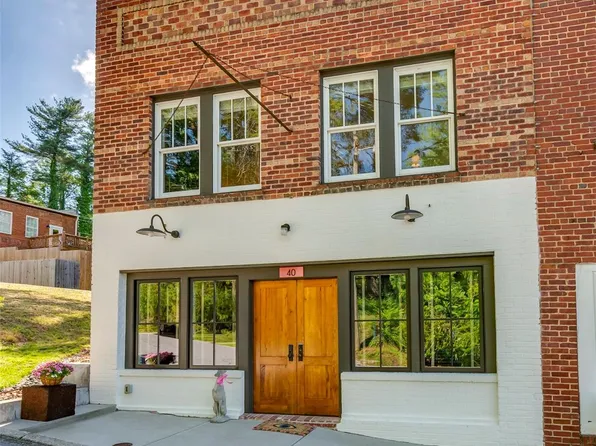 40 Church St, Saluda, NC 28773