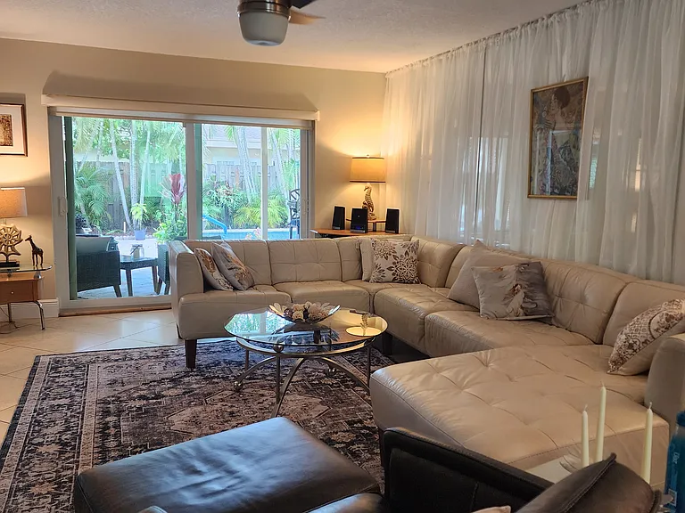 920 NW 49th Ave — Photo 4