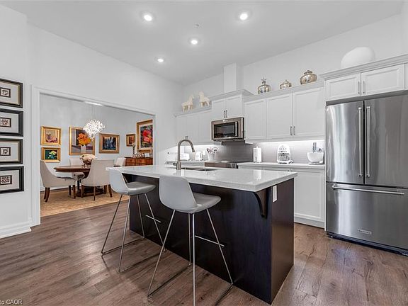 5th image of 3290 New St #113