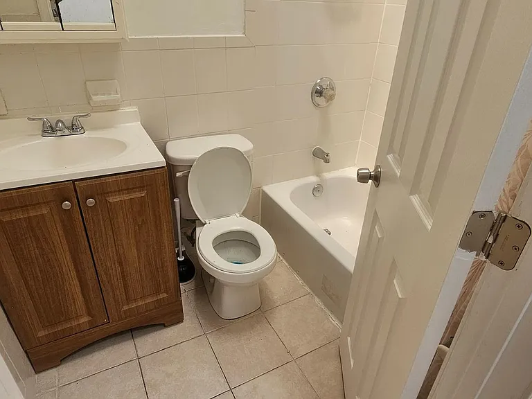 2548 Oswego Ave — Photo 16