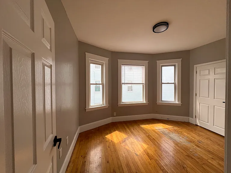 9 1/2 Bourne St #2 — Photo 15