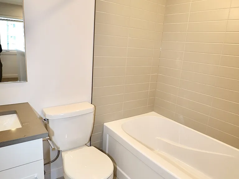 1082086Ave - 1_08232020