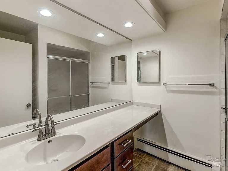Lexington Hills Apartments — Photo 14