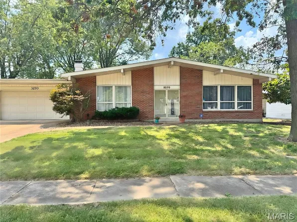 3270 Hermoso Dr, Florissant, MO 63033